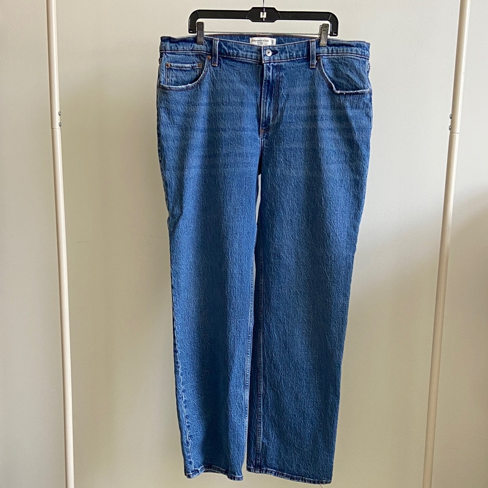 Abercrombie & Fitch “The Baggy Low Rise” 33-16L Tall